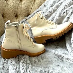 Dolce Vita boot size 7.5 - beautiful! NWOB